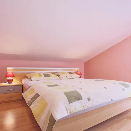 Appartement Mladen *