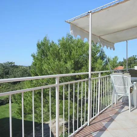 Apartment Mladen *