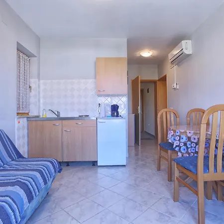 Mladen Apartment *
